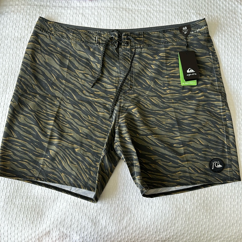 Men’s quicksilver board shorts